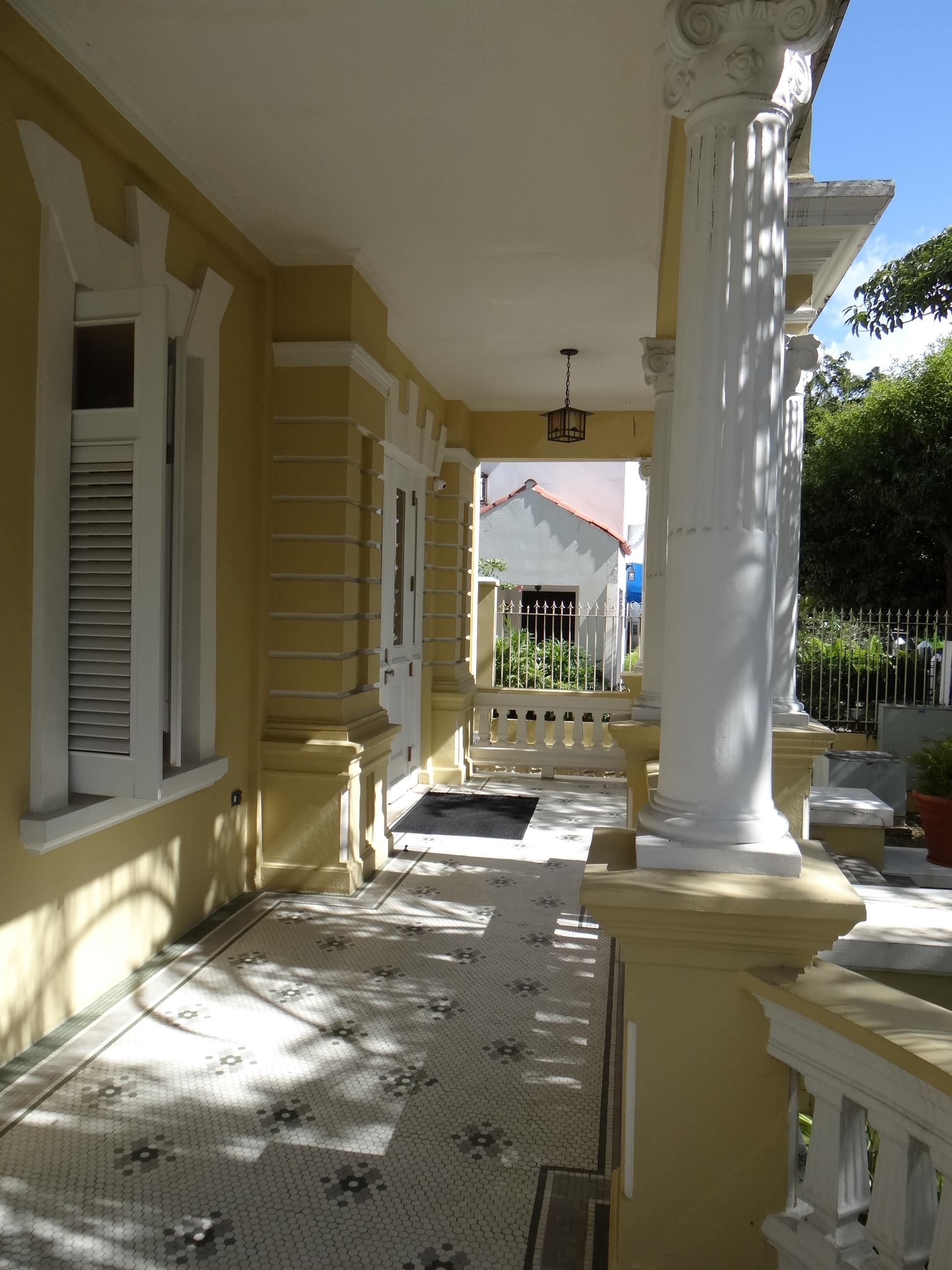 Casa La Giralda - Avenida Miramar, esquina calle Marti 651 - San Juan (Miramar) - 2014 00063